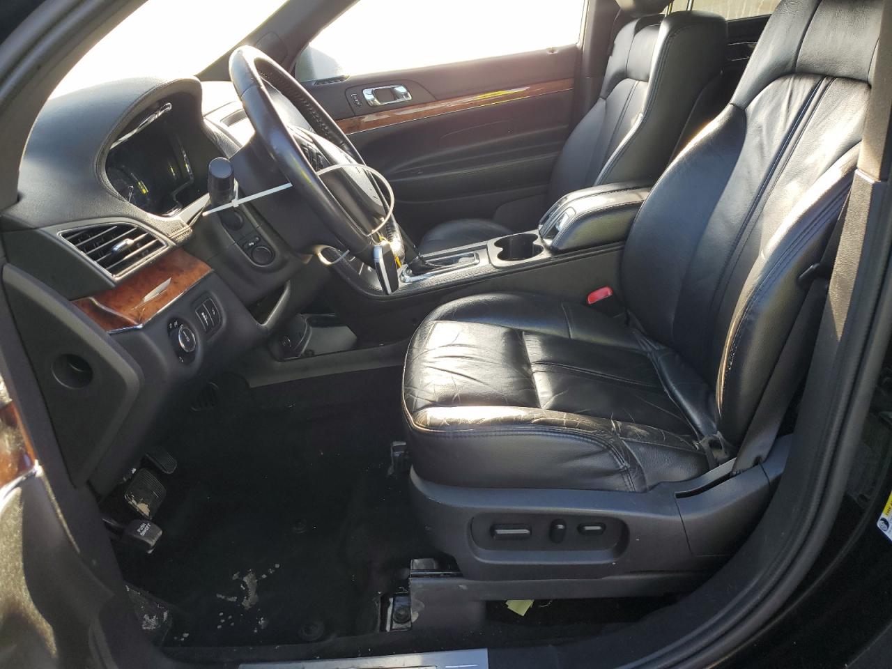 2014 Lincoln MKT - Image 7