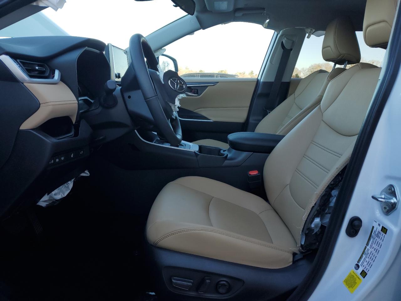2024 Toyota RAV 4 - Image 7