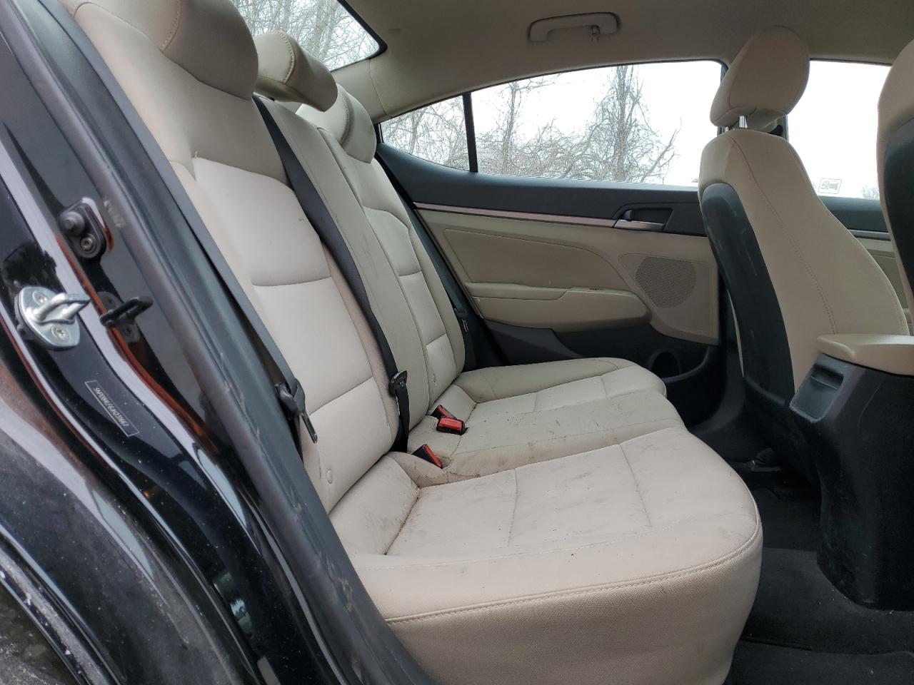 2018 Hyundai Elantra - Image 10