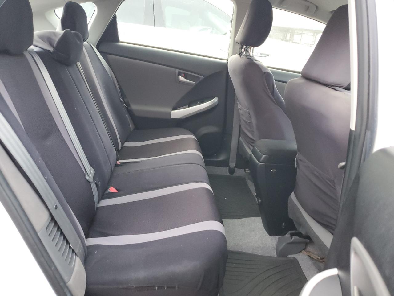 2015 Toyota Prius - Image 10