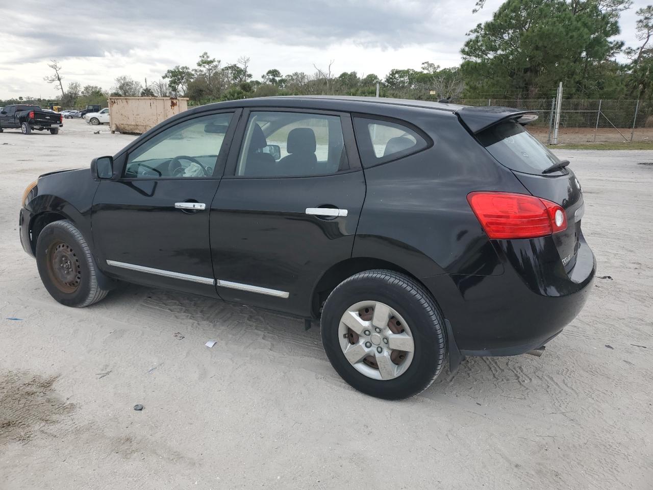 2011 Nissan Rogue - Image 2