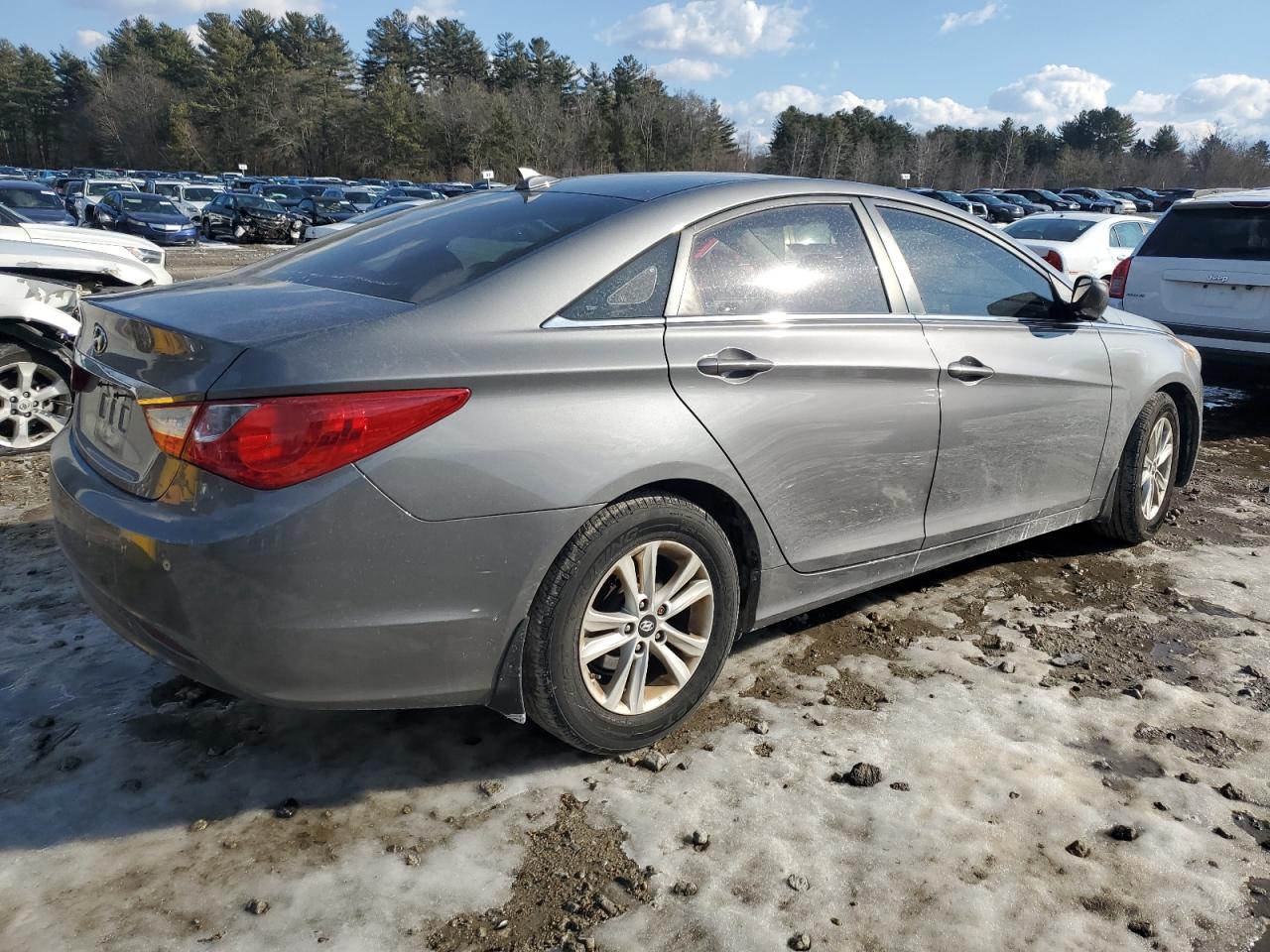 2013 Hyundai Sonata - Image 3
