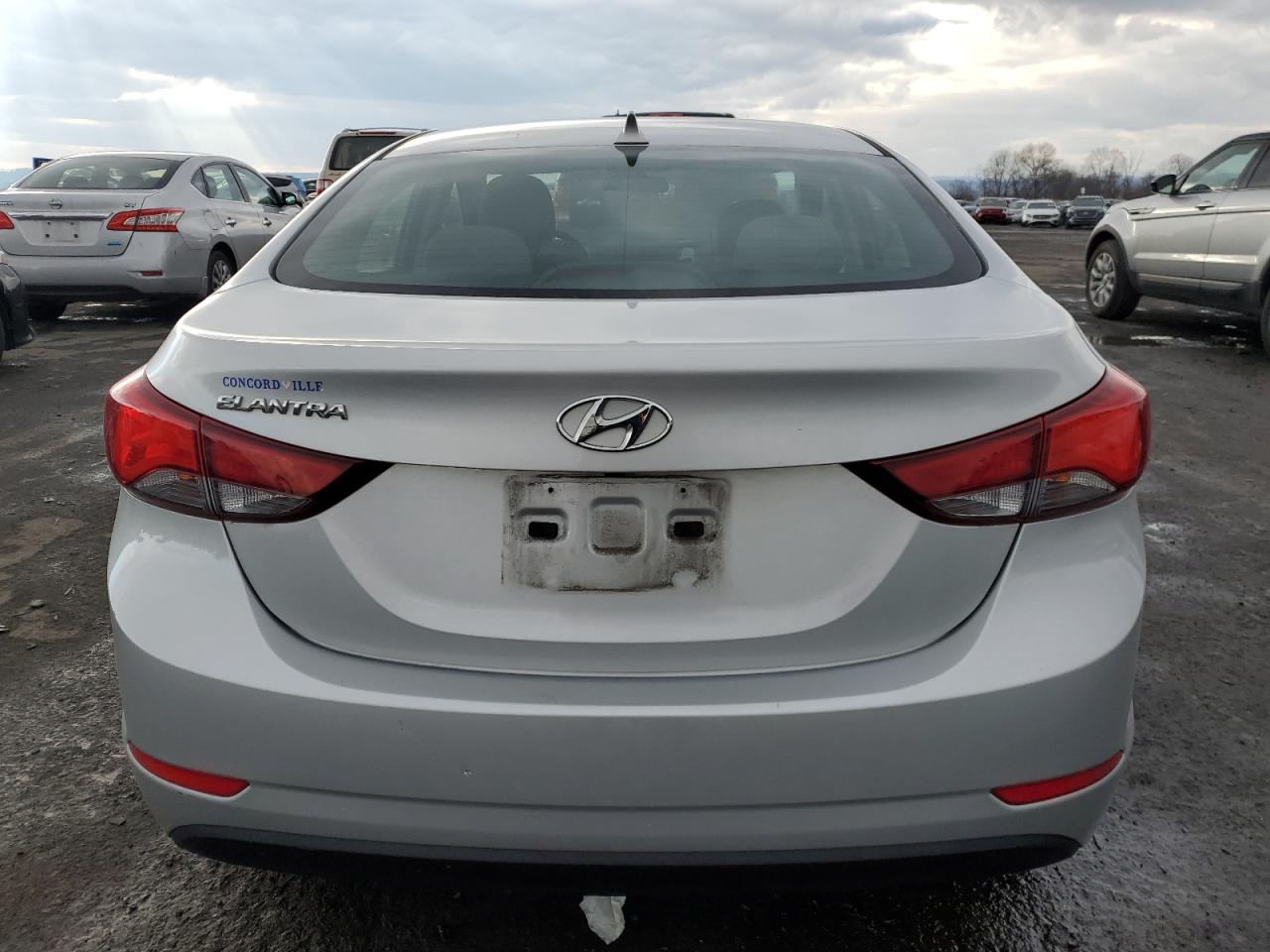 2015 Hyundai Elantra - Image 6
