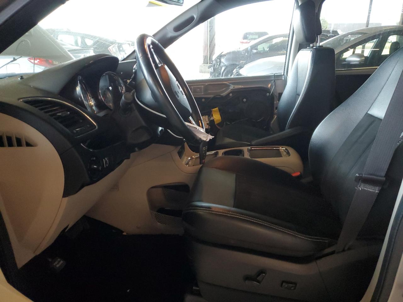 2019 Dodge Caravan - Image 7