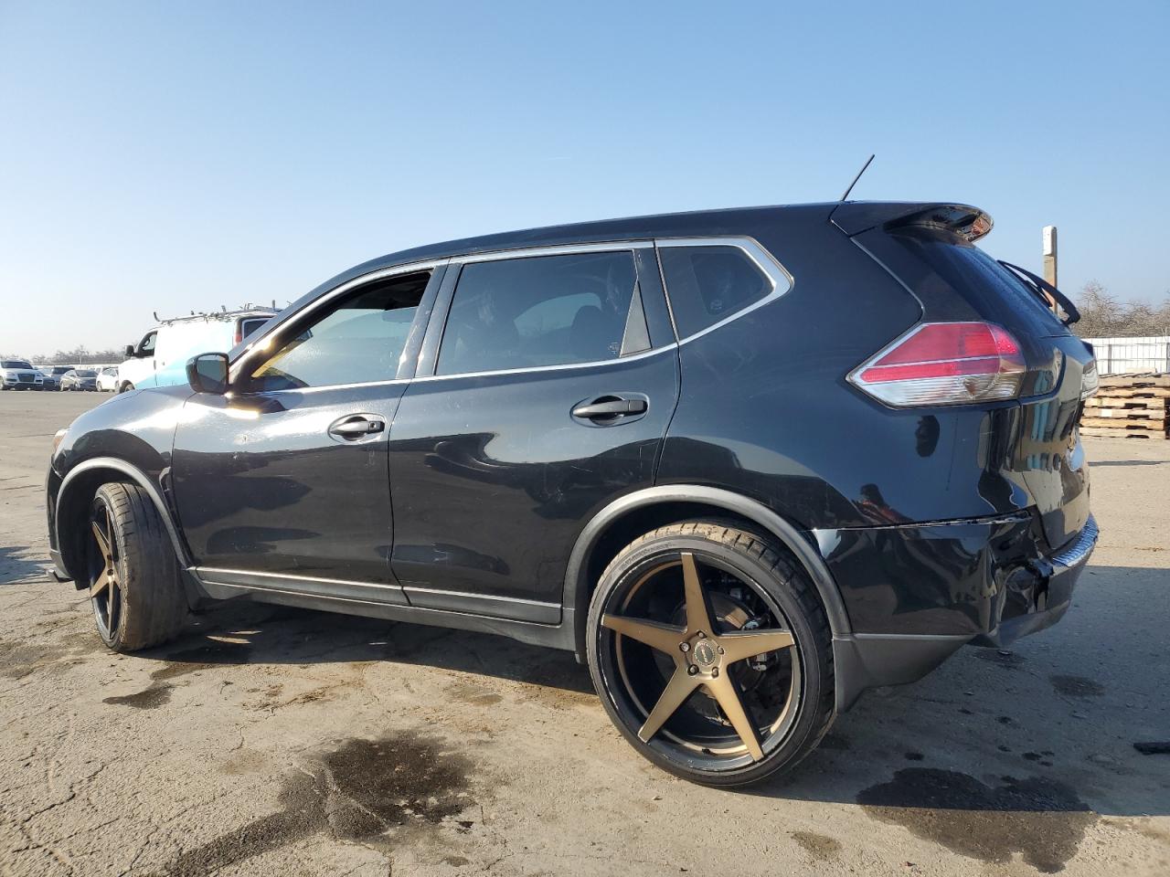 2016 Nissan Rogue - Image 2