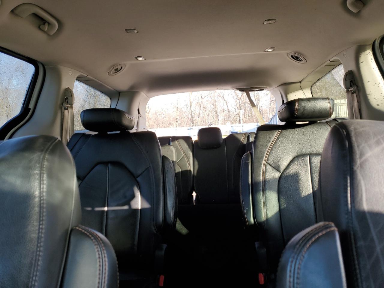 2017 Chrysler Pacifica - Image 10