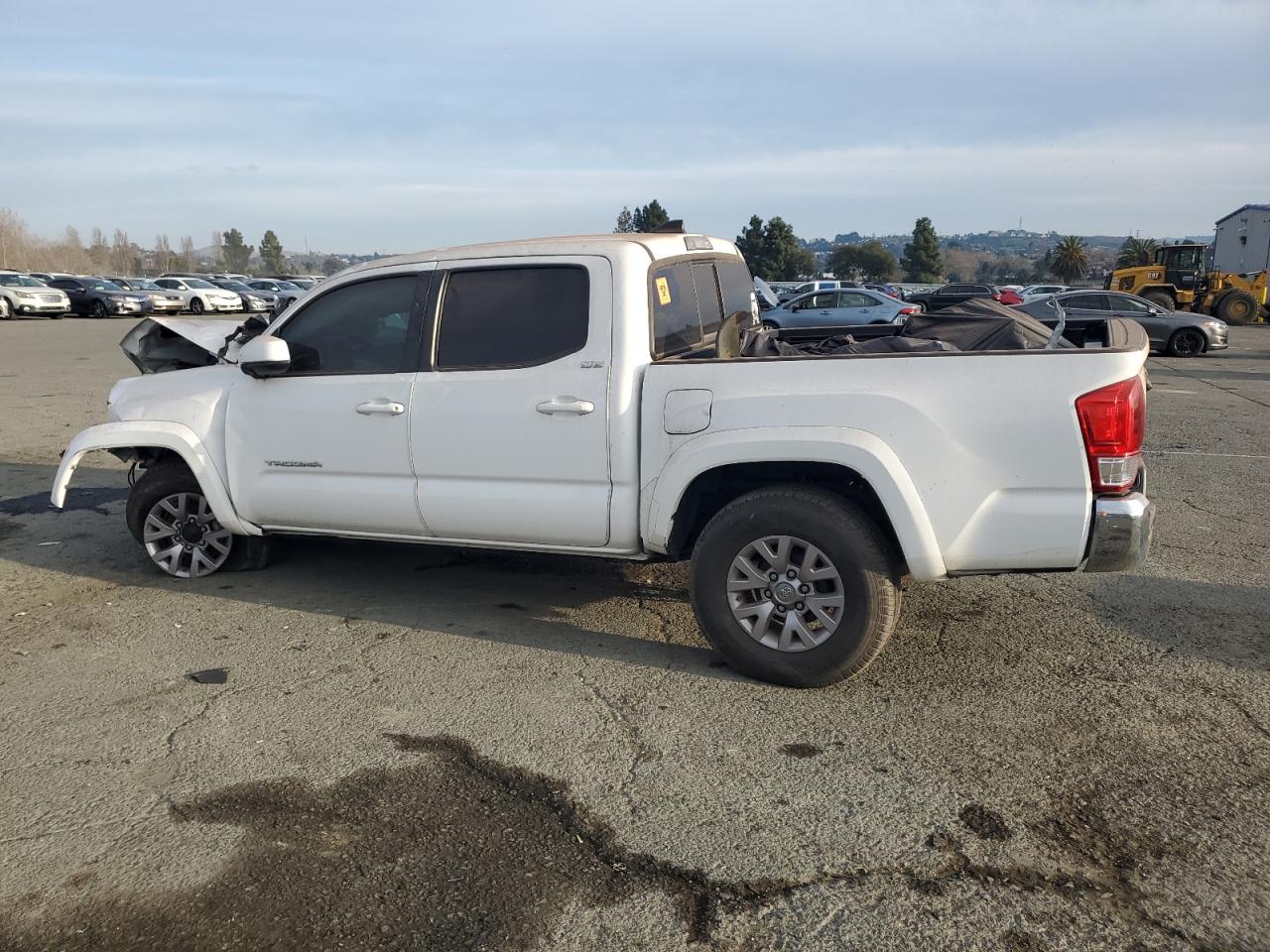2016 Toyota Tacoma - Image 2
