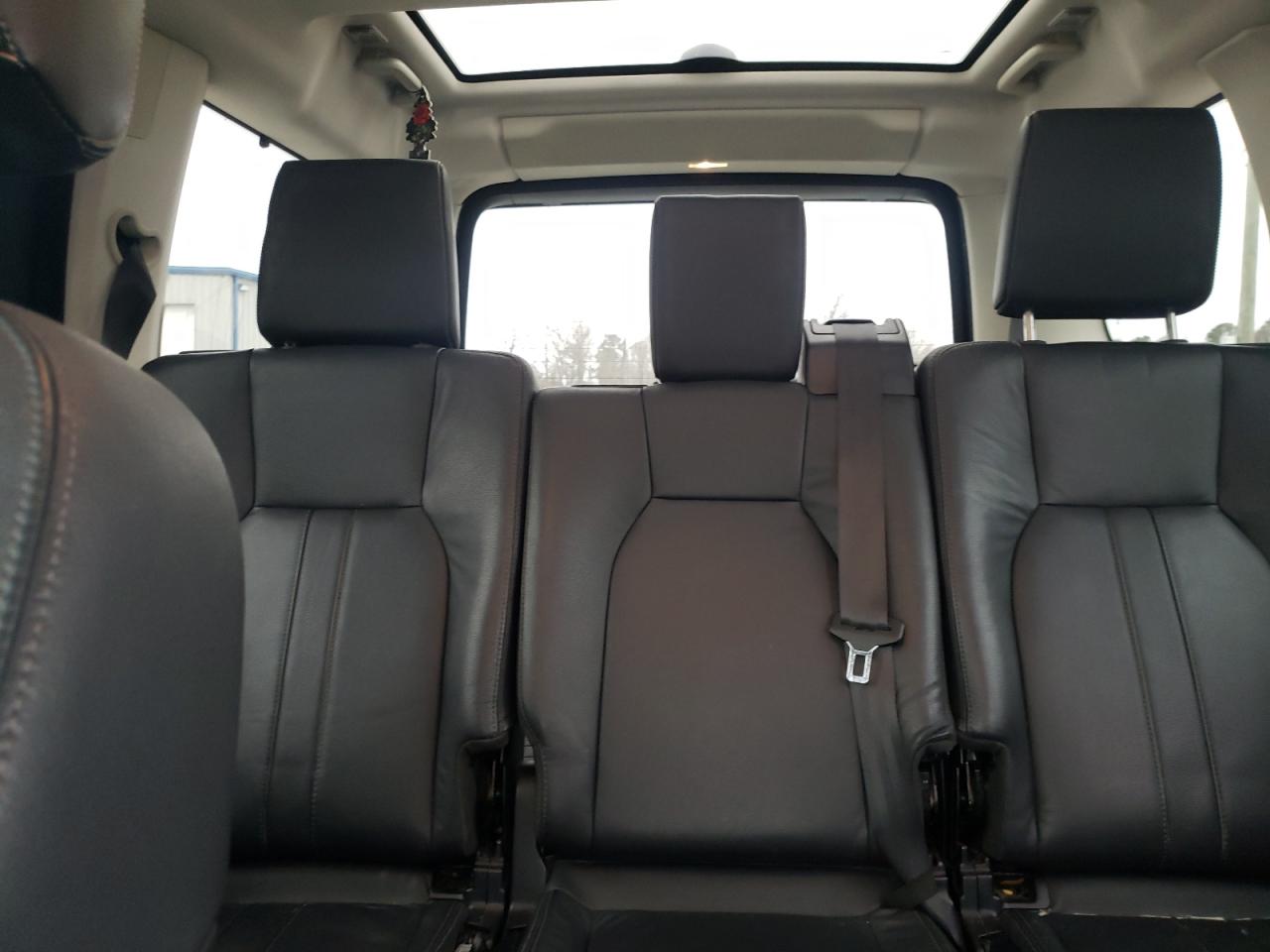 2011 Land Rover LR4 - Image 10