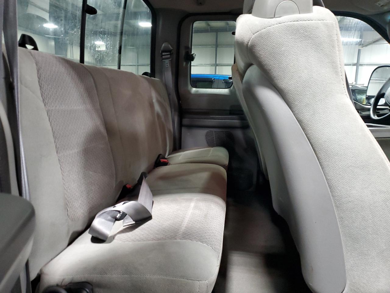 2004 Ford F250 - Image 10