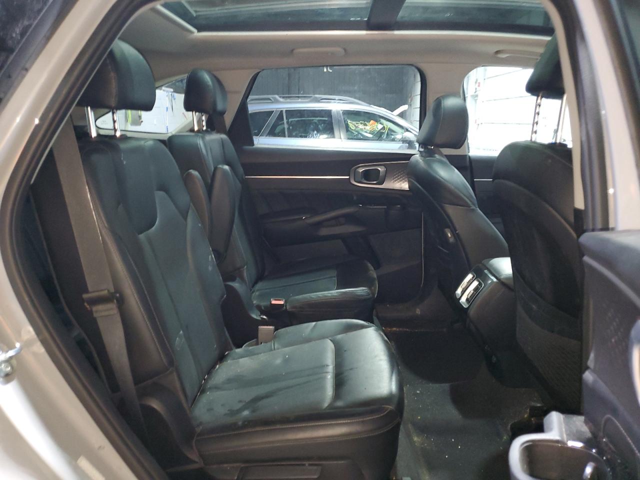 2022 Kia Sorento - Image 11