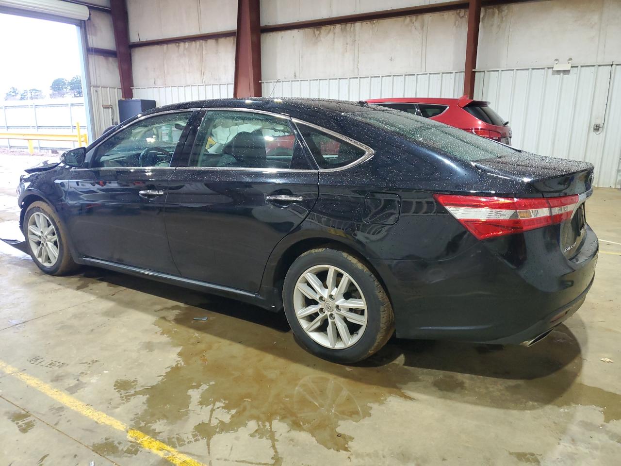2015 Toyota Avalon - Image 2