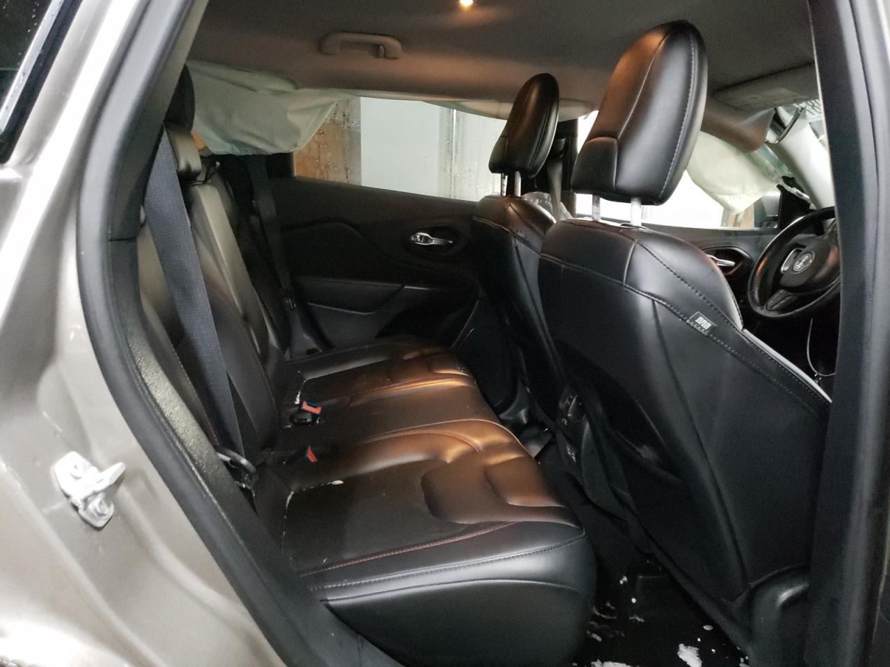 2021 Jeep Cherokee - Image 11