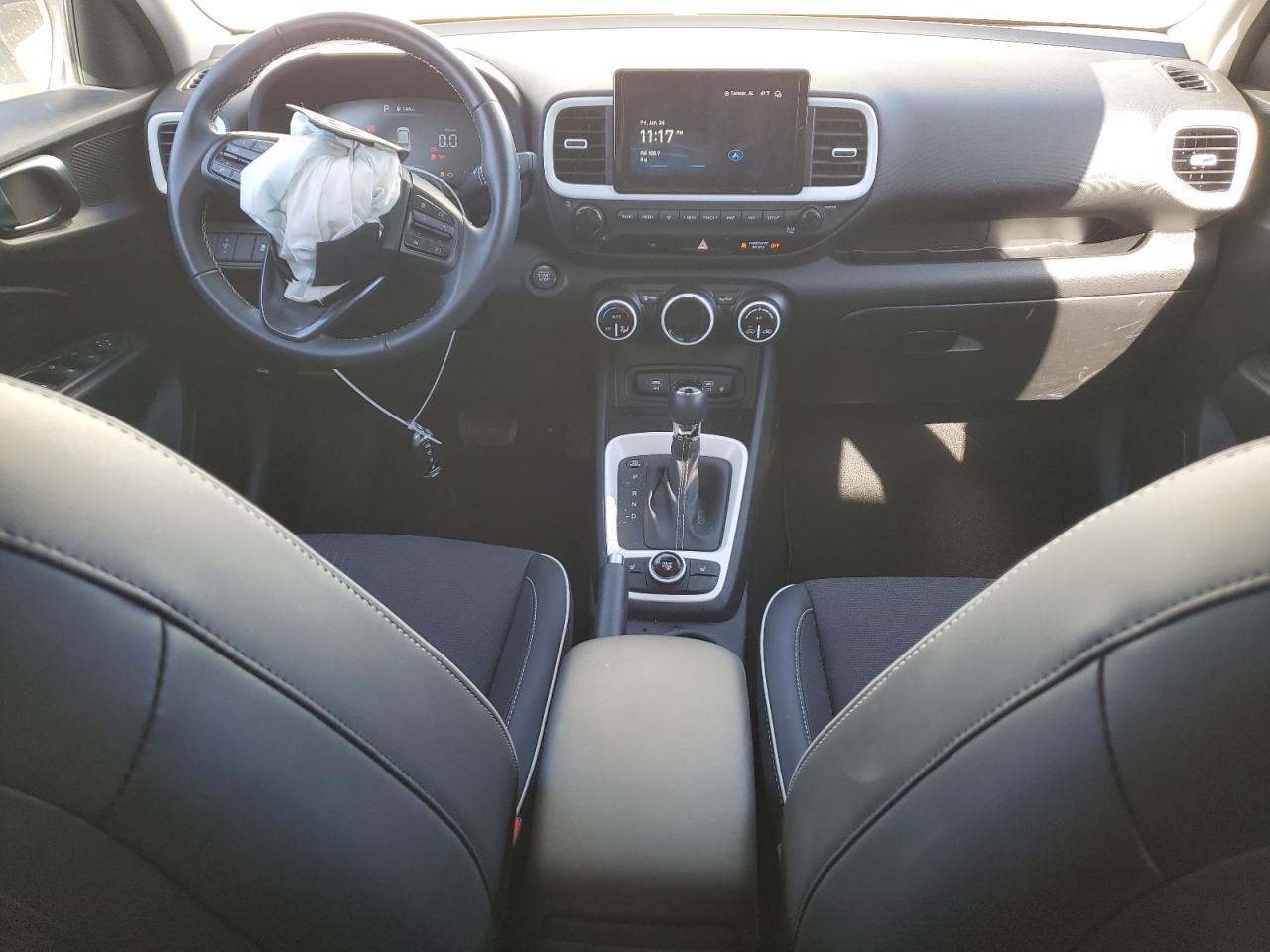 2024 Hyundai Venue - Image 8