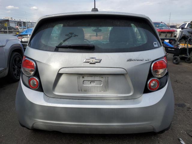 Hatchbacks CHEVROLET SONIC 2016 Srebrny