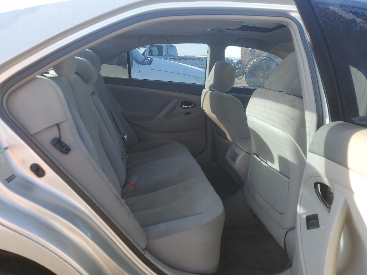 2009 Toyota Camry - Image 10