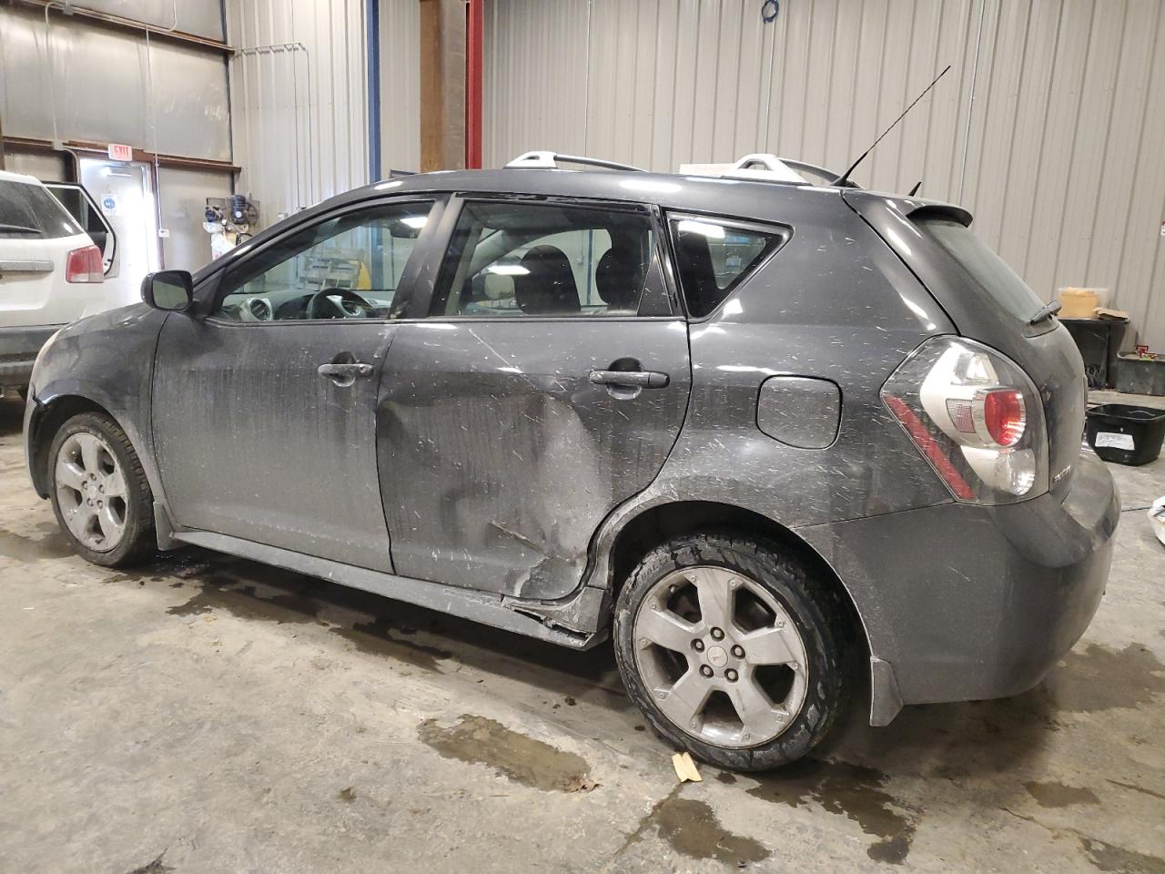 2009 Pontiac Vibe - Image 2