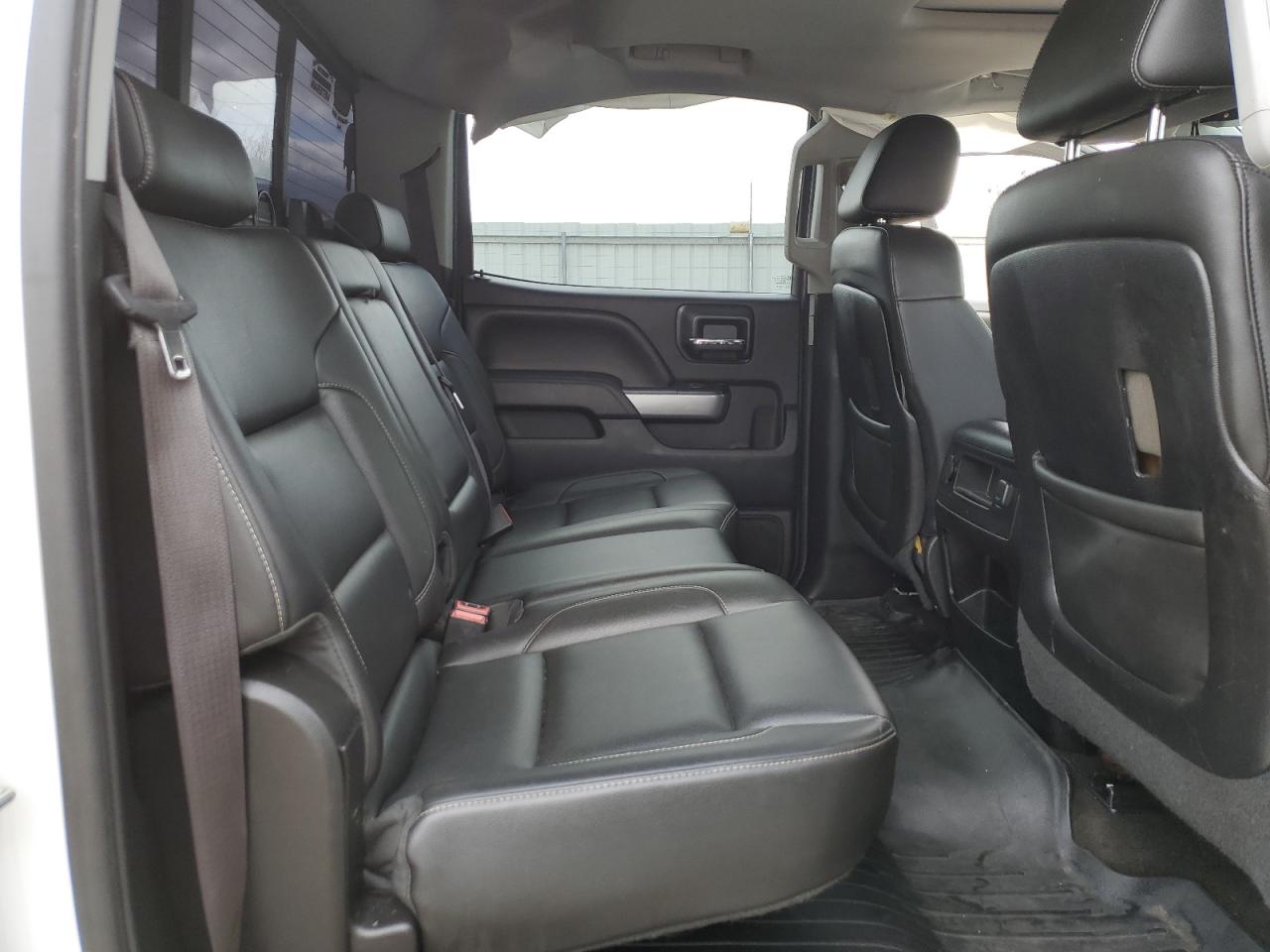 2015 Chevrolet Silverado - Image 10