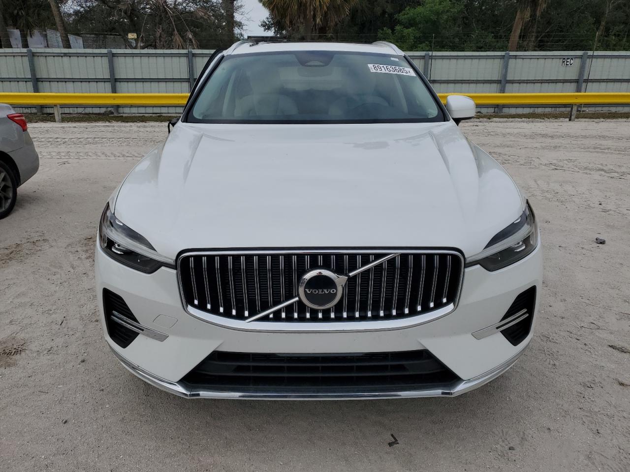 2022 Volvo XC60 - Image 5
