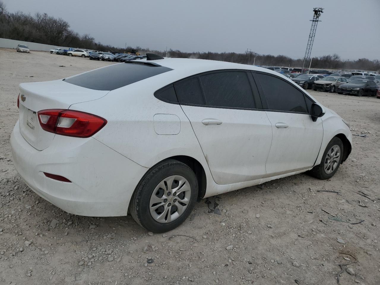 2019 Chevrolet Cruze - Image 3