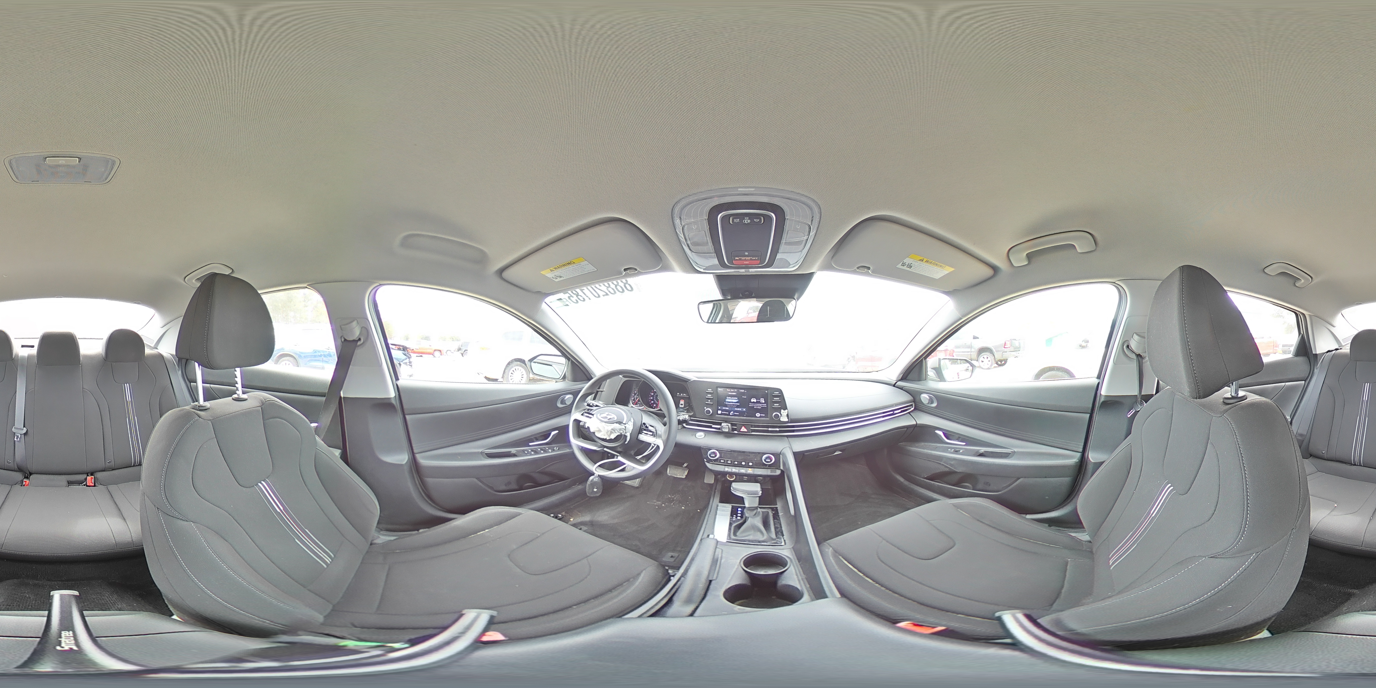 2022 Hyundai Elantra - Image 13