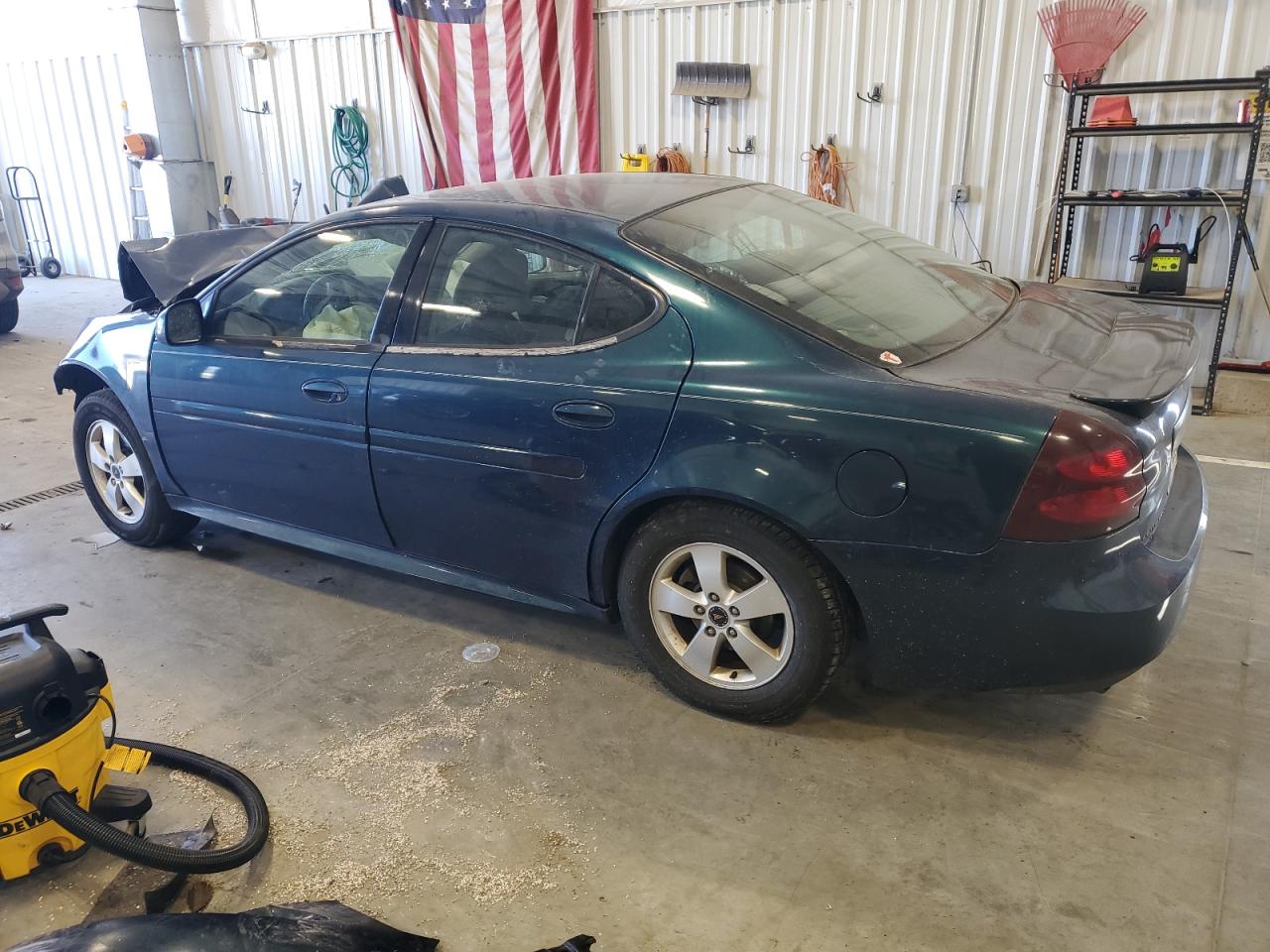 2005 Pontiac Grand Prix - Image 2