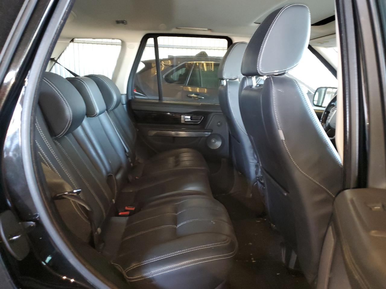 2011 Land Rover Range Rover - Image 11