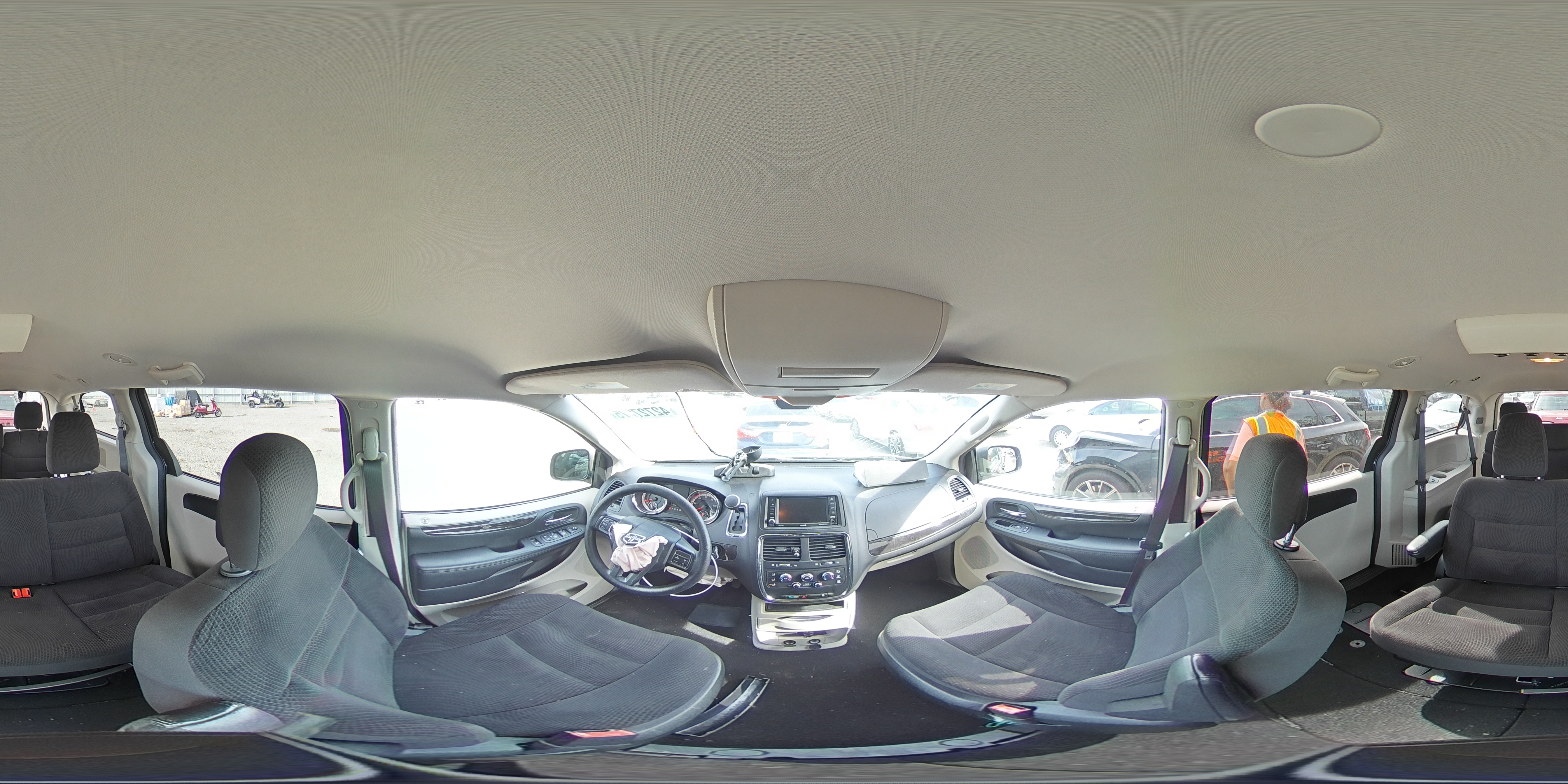 2019 Dodge Caravan - Image 13