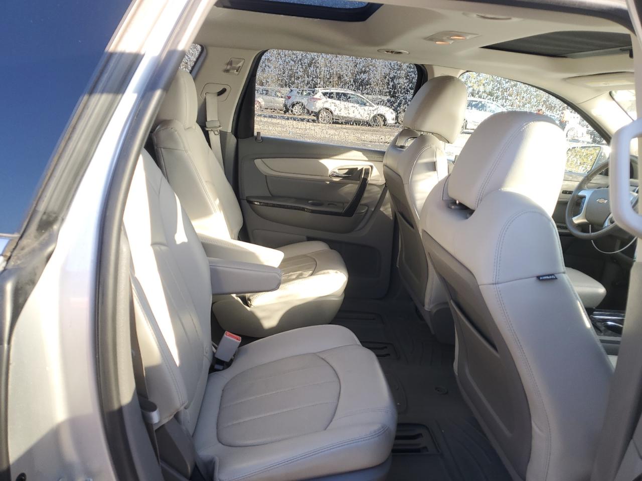 2016 Chevrolet Traverse - Image 11