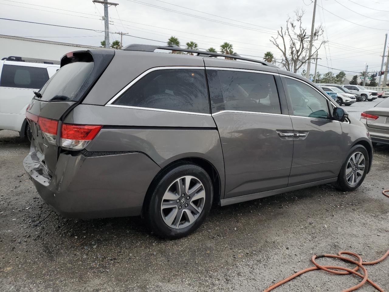 2016 Honda Odyssey - Image 3