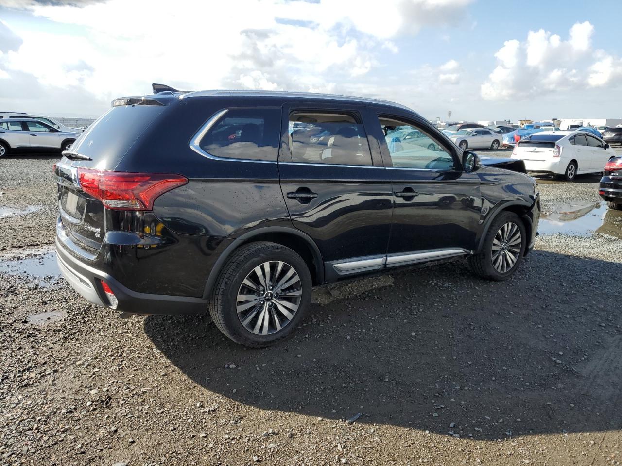 2019 Mitsubishi Outlander - Image 3