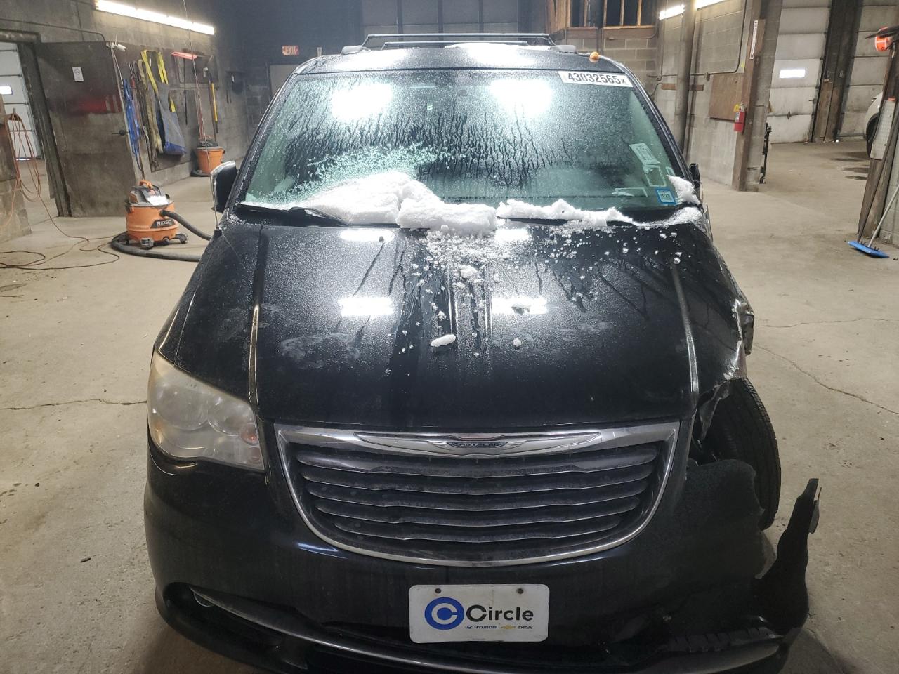 2014 Chrysler Town & Country - Image 5