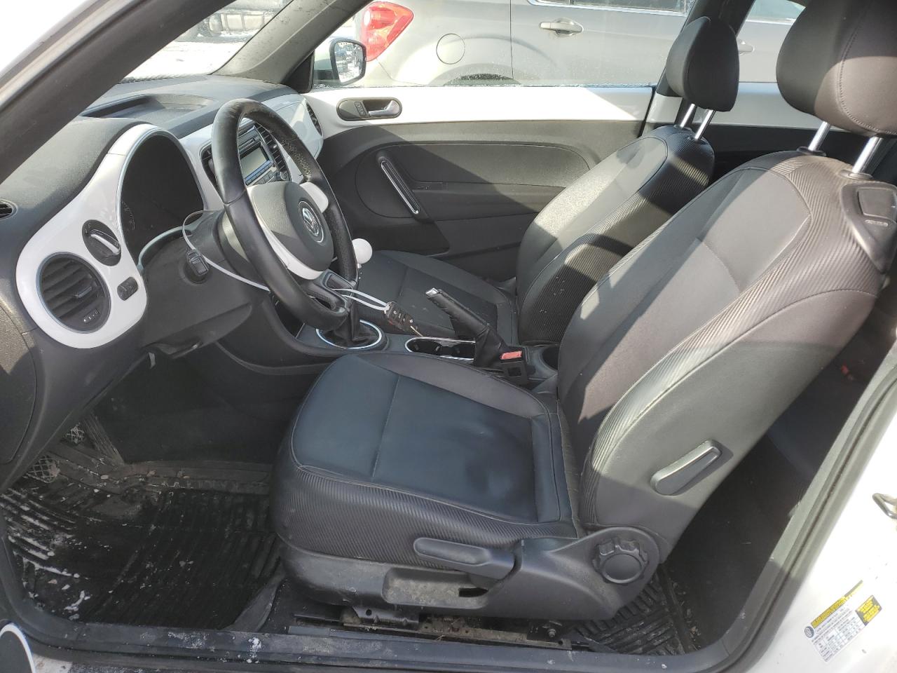 2012 Volkswagen Beetle - Image 7