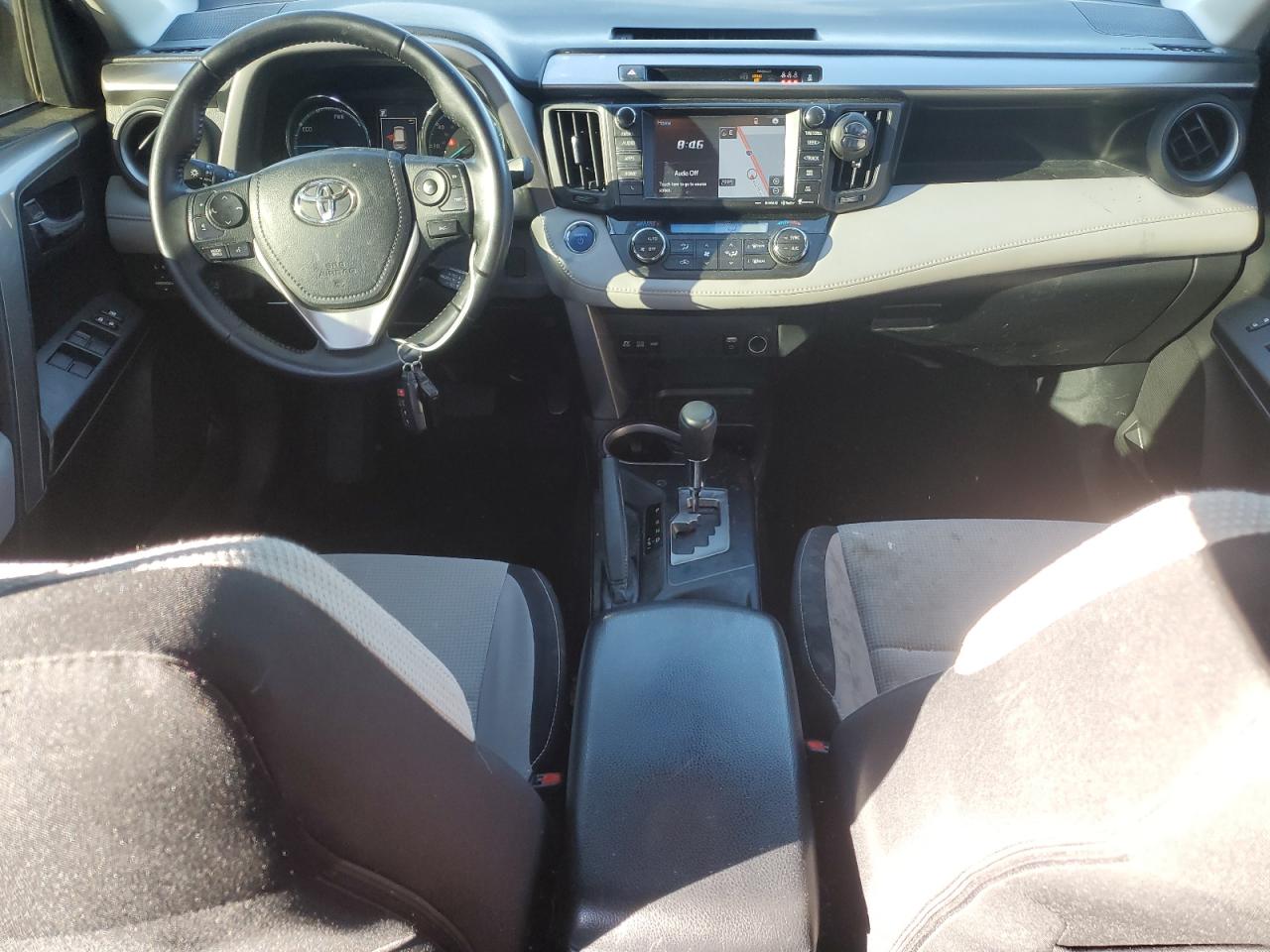 2017 Toyota RAV 4 - Image 8