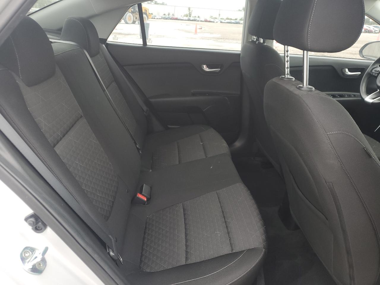 2021 Kia Rio - Image 10