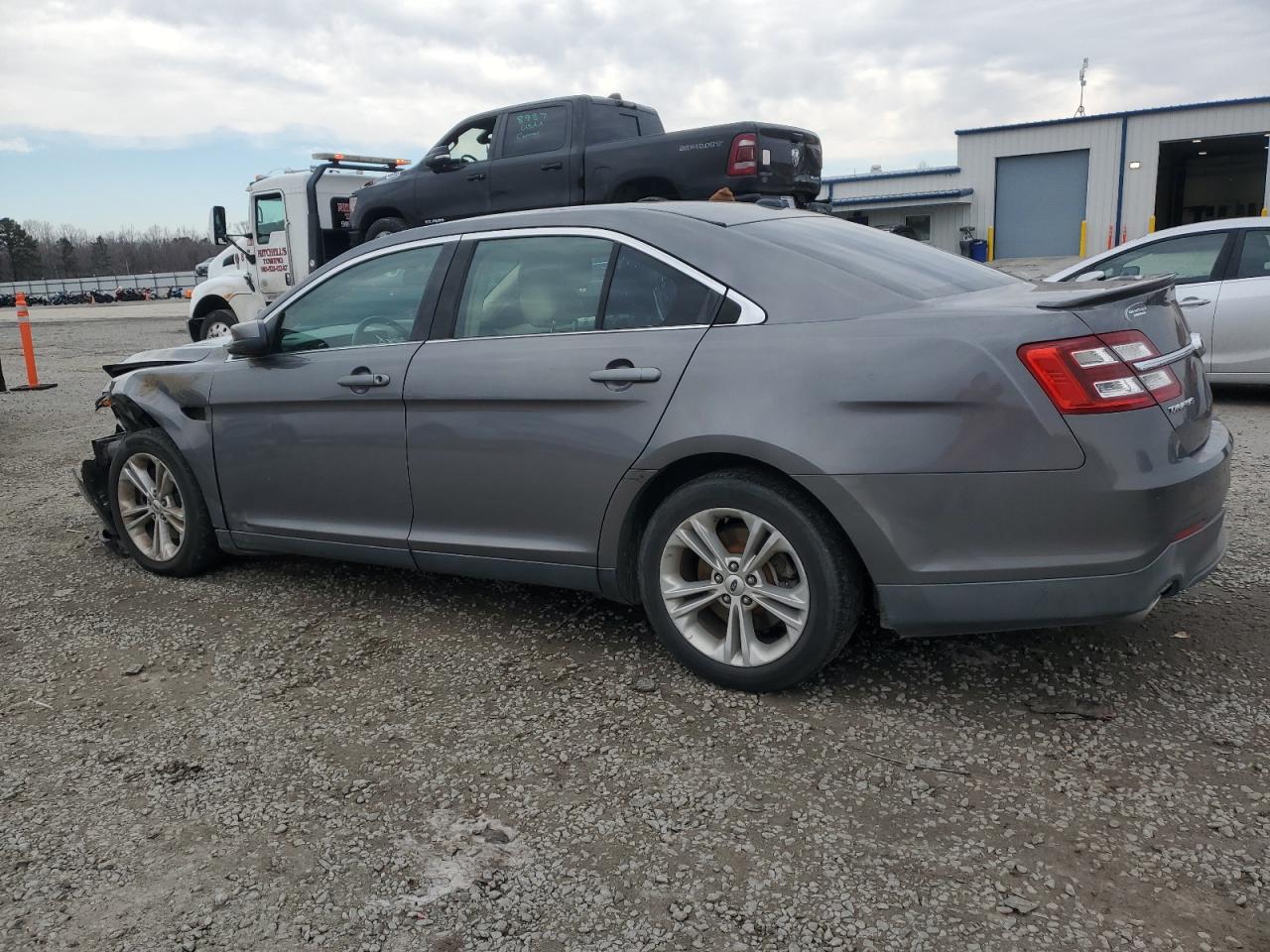 2014 Ford Taurus - Image 2