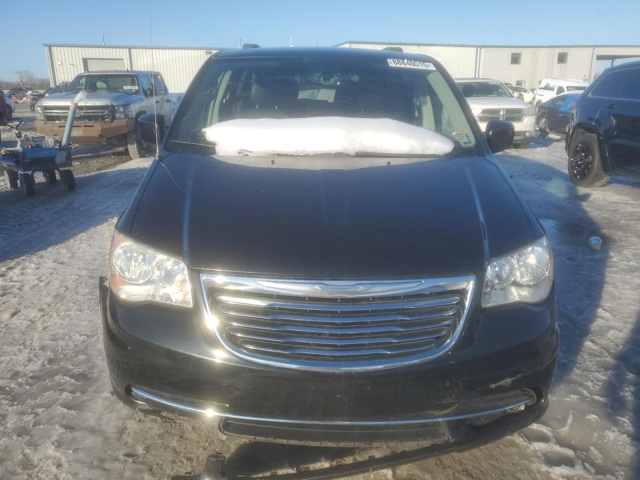 2016 Chrysler Town & Country - Image 5