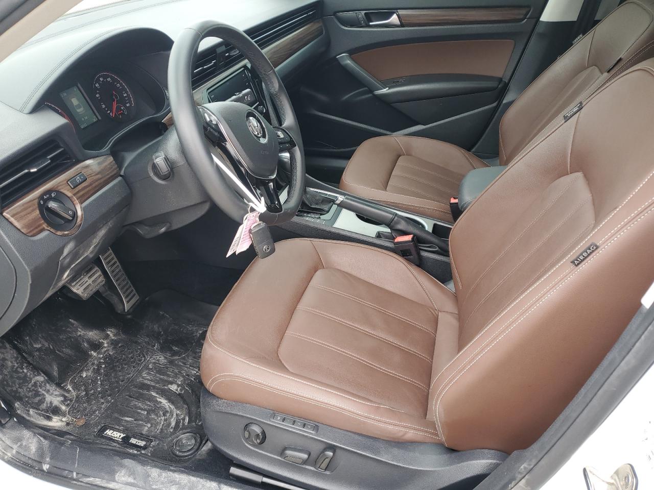 2022 Volkswagen Passat - Image 7