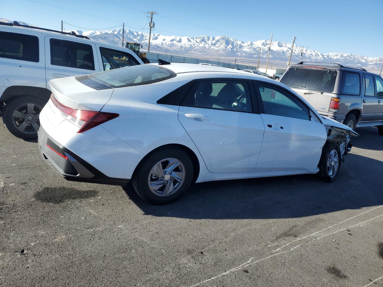 2024 Hyundai Elantra - Image 3