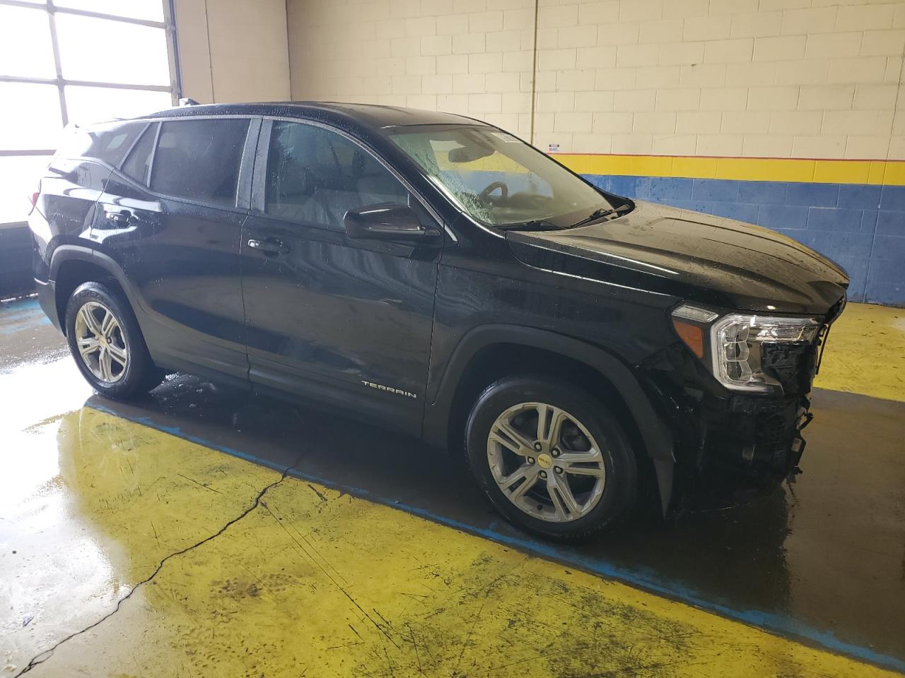 2022 GMC Terrain - Image 4