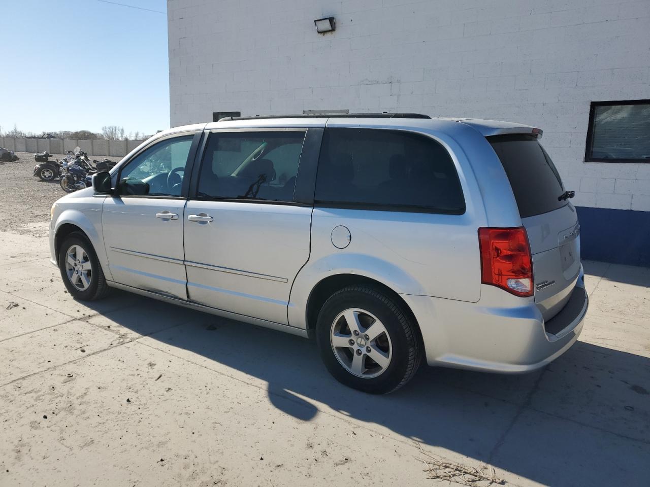 2012 Dodge Caravan - Image 2