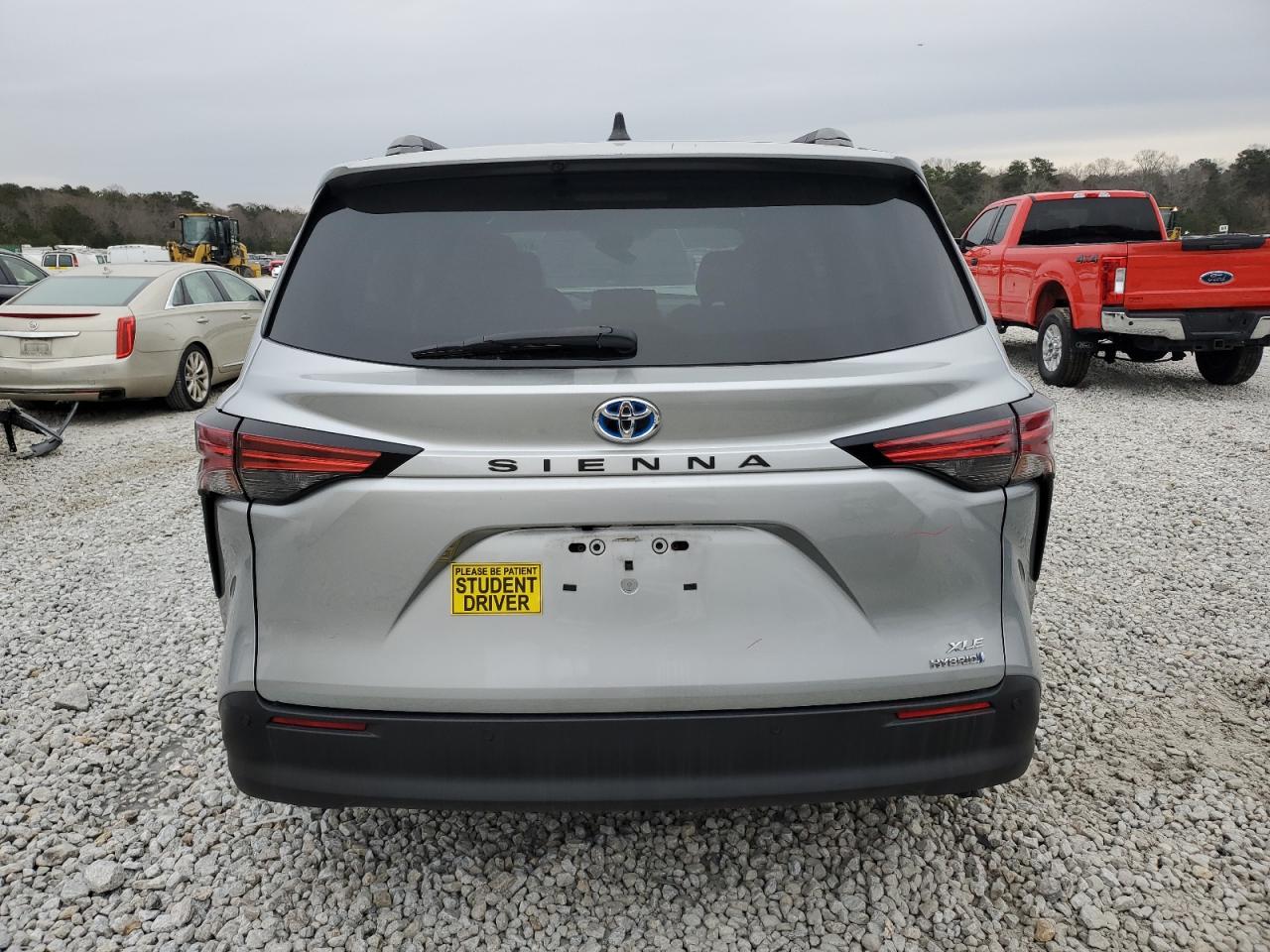 2021 Toyota Sienna - Image 6