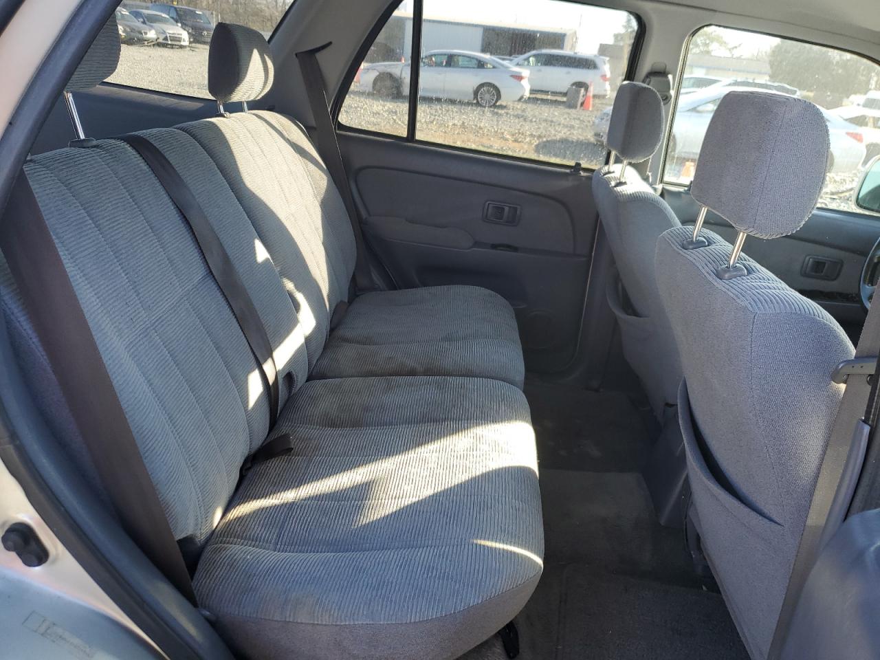 2000 Toyota 4Runner - Image 11