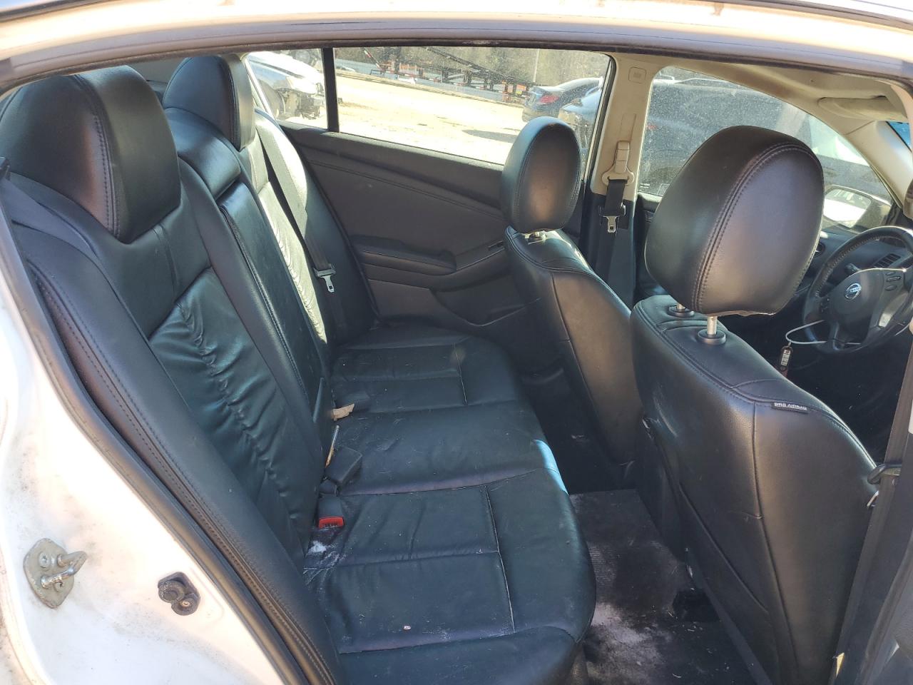 2011 Nissan Altima - Image 10