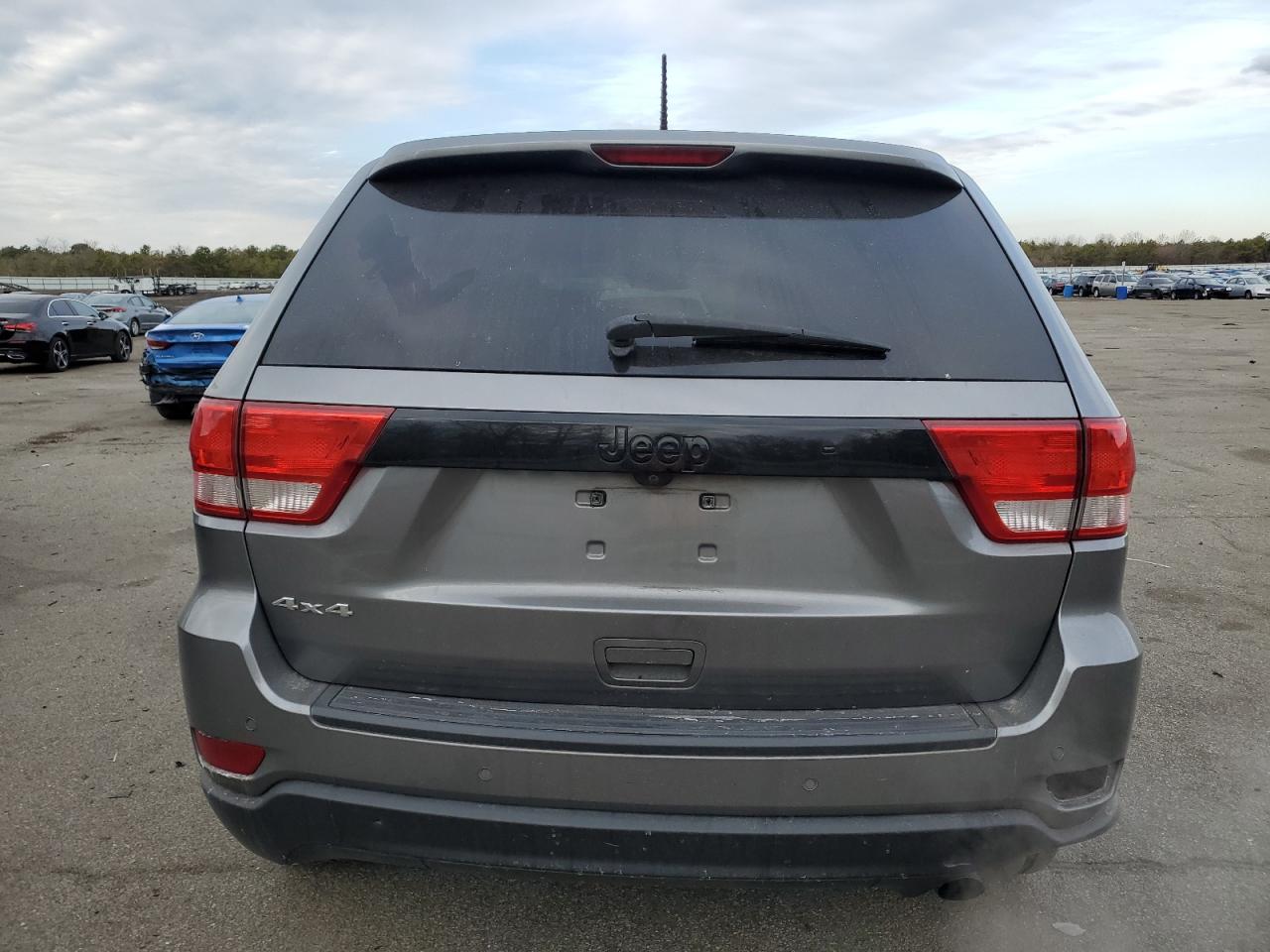 2013 Jeep Grand Cherokee - Image 6