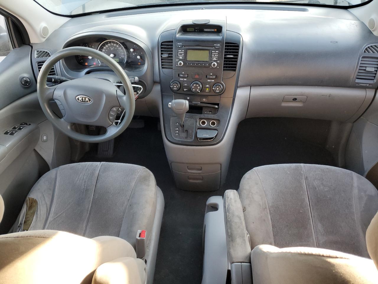 2010 Kia Sedona - Image 8