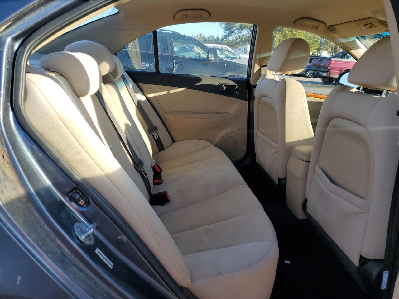 2010 Hyundai Sonata - Image 10