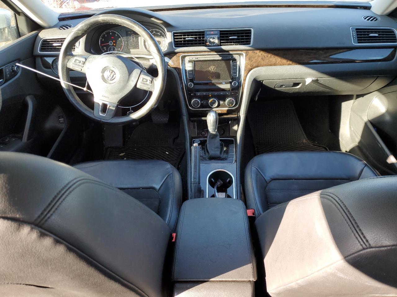 2015 Volkswagen Passat - Image 8
