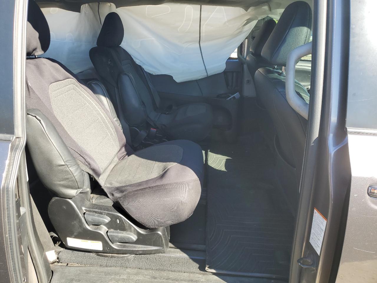 2015 Toyota Sienna - Image 11