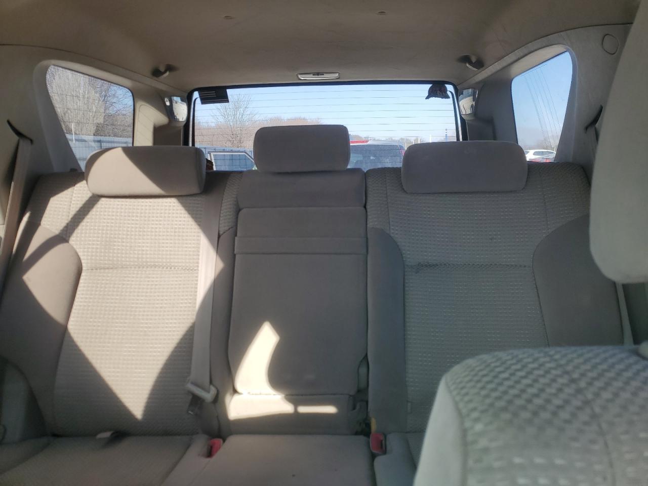2004 Toyota 4Runner - Image 10
