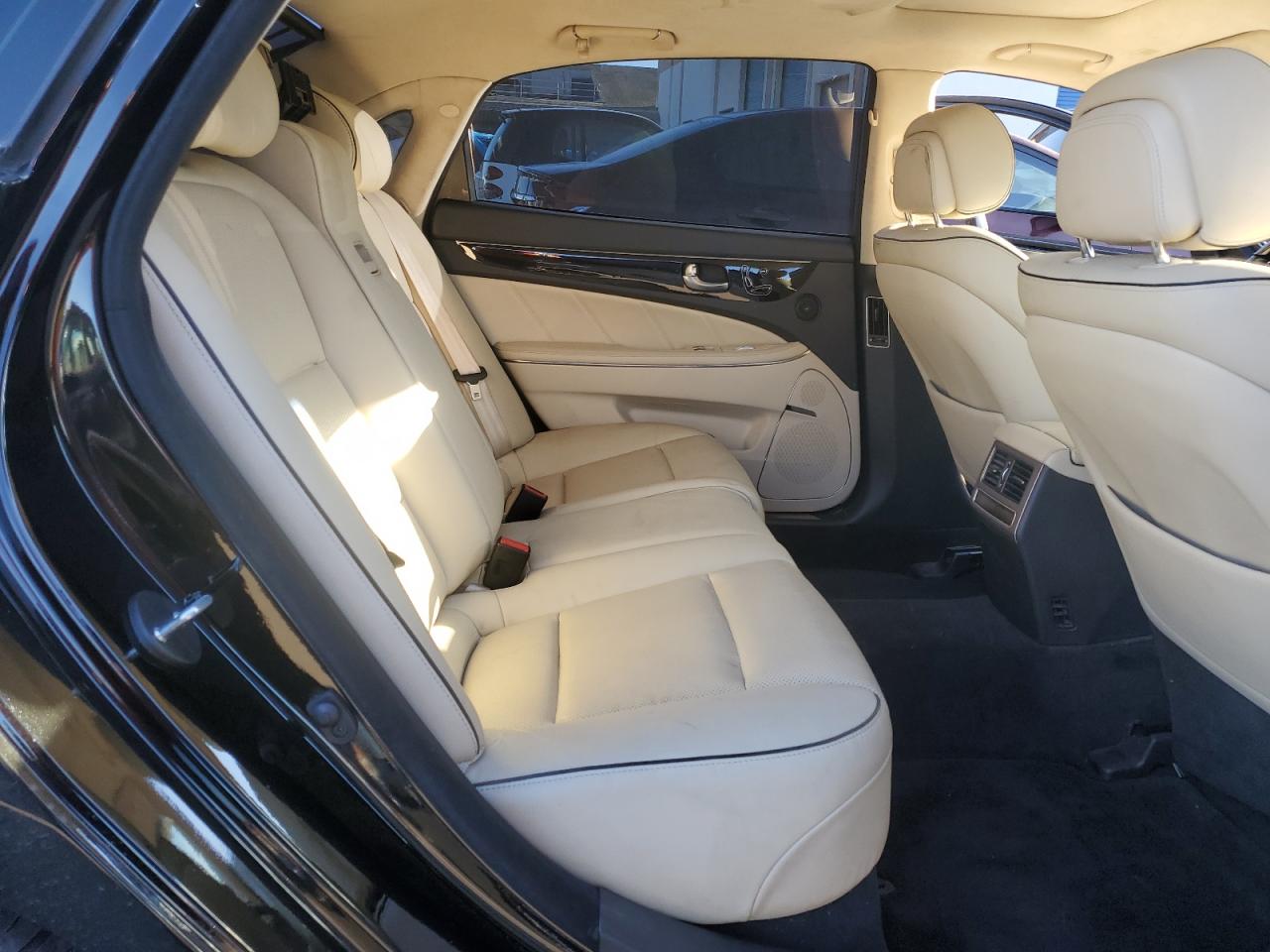 2016 Hyundai Equus - Image 10
